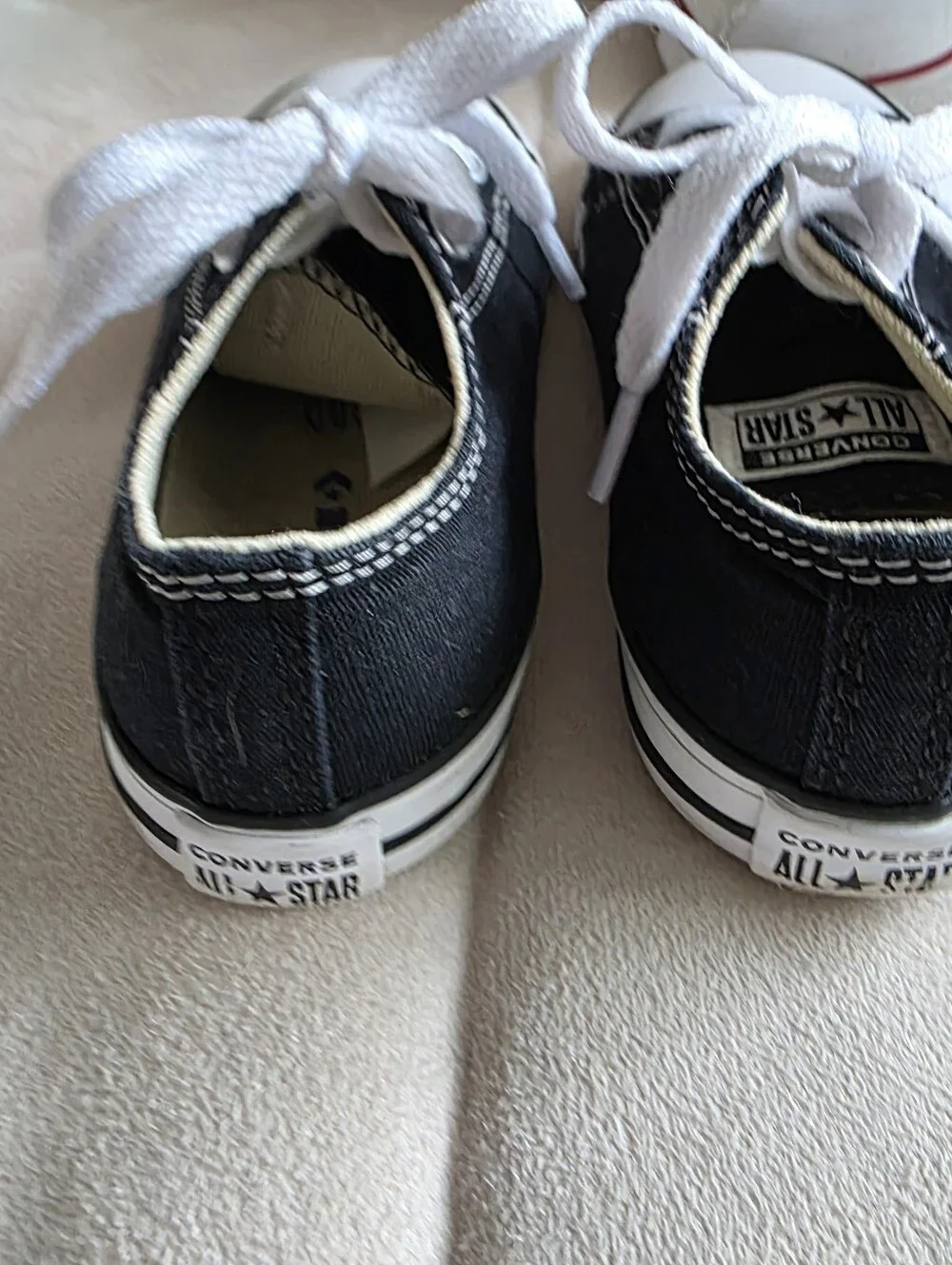 Converse black white